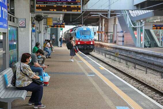 תחנת רכבת בתל אביב // צילום: יהושע יוסף